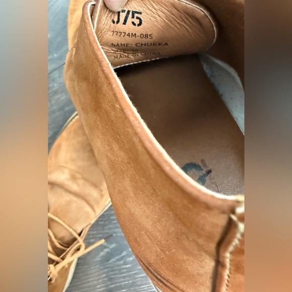 Men's Tan Suede Chukka Boots - Picture 4 of 5